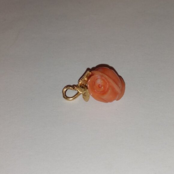 EXQUISITE CORAL CARVED ROSETTE CHARM WITH 14K GOLD BACKING - Picture 5 of 7